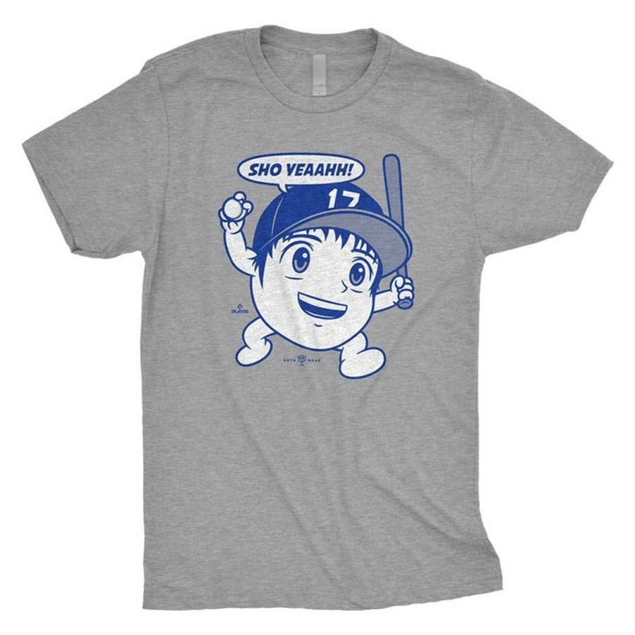 大谷翔平 デコピン Tシャツ グレー S 大谷翔平“衝撃デザイン”のTシャツ姿 デコピンとの始球式のイラストに