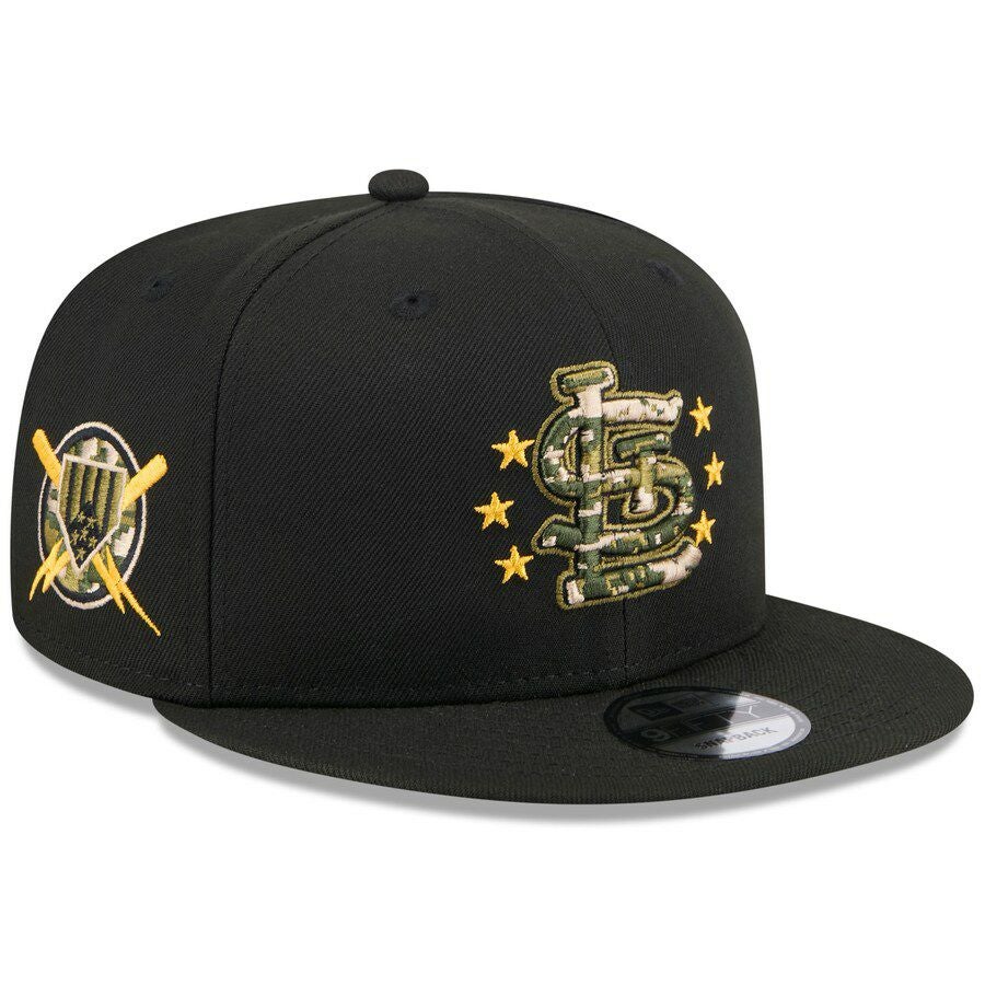 JR帽子 金色エンブレム付き MLB カージナルス キャップ 【海外版】 2024 アームドフォースデー
